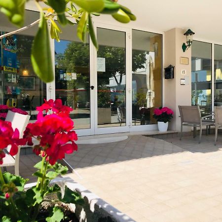 Hotel Adria Beach Римини Экстерьер фото