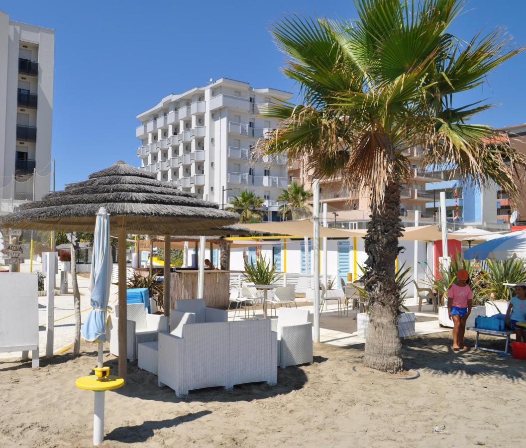 Hotel Adria Beach Римини Экстерьер фото