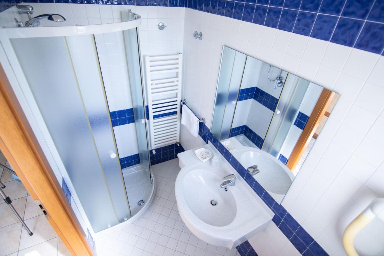Hotel Adria Beach Римини Экстерьер фото