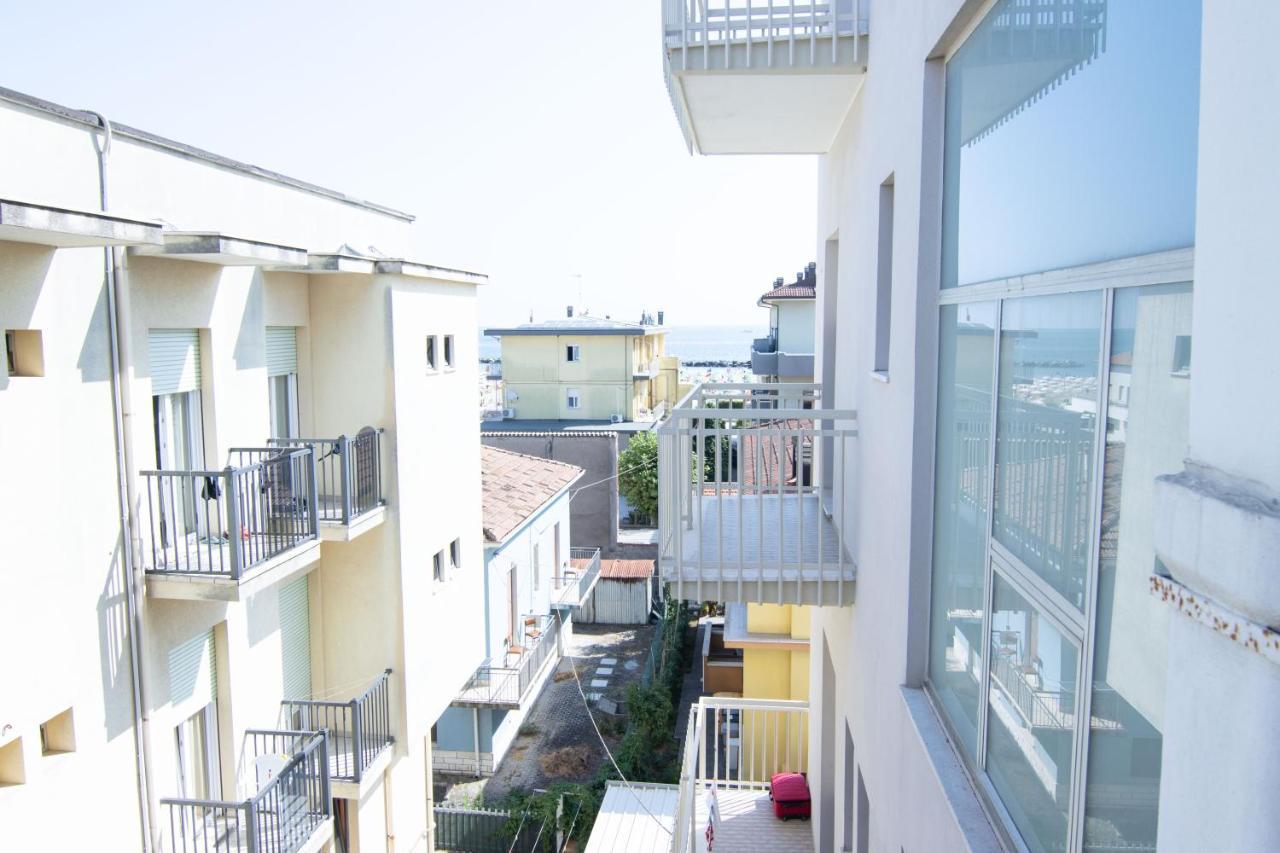 Hotel Adria Beach Римини Экстерьер фото