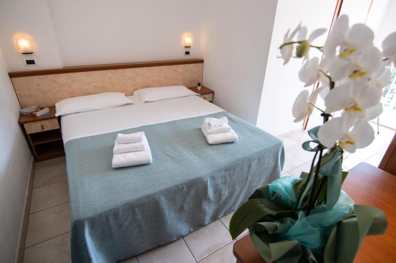 Hotel Adria Beach Римини Экстерьер фото