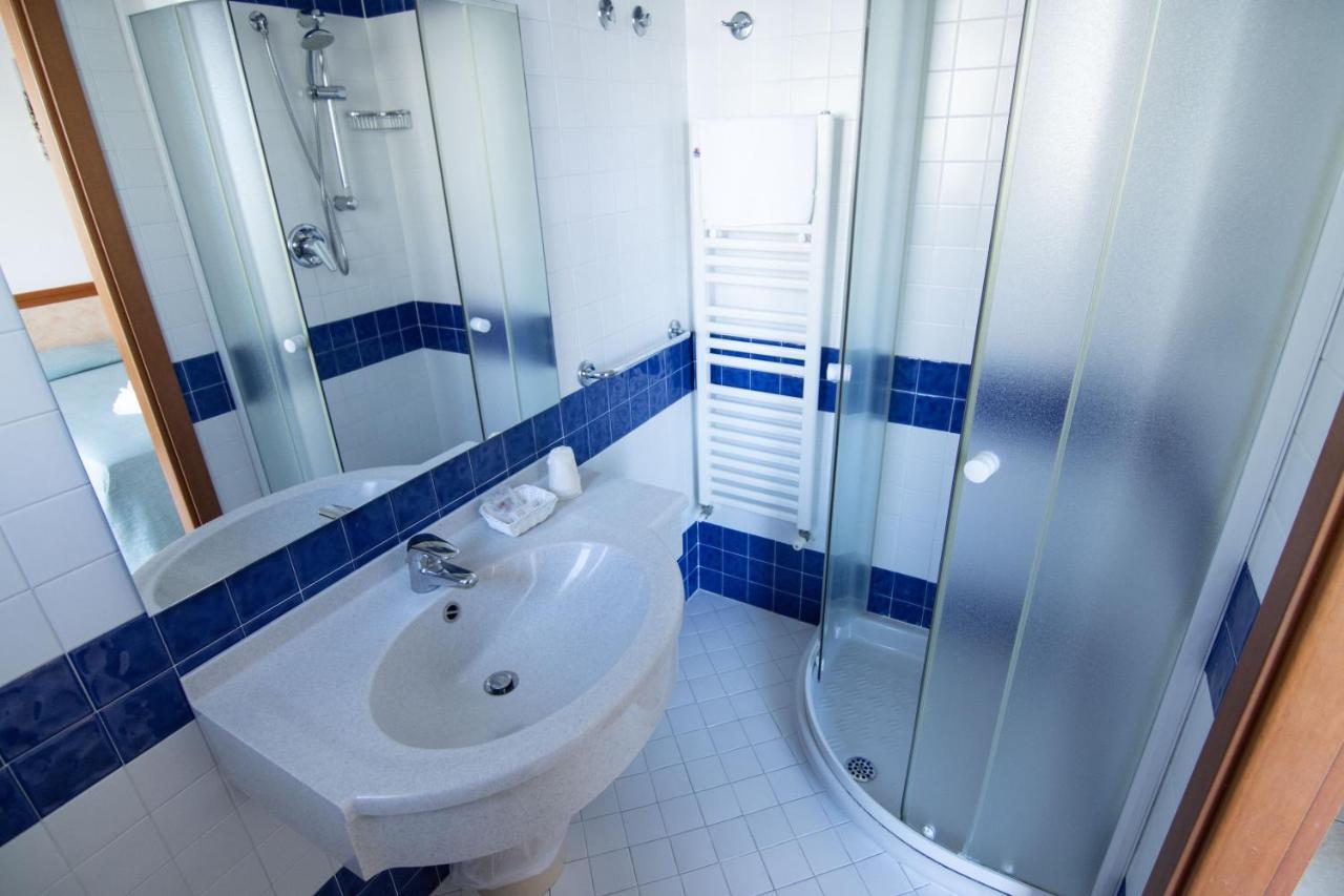 Hotel Adria Beach Римини Экстерьер фото
