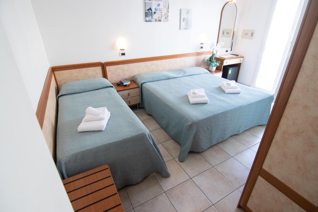 Hotel Adria Beach Римини Экстерьер фото
