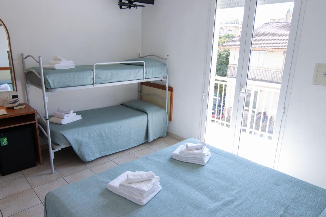 Hotel Adria Beach Римини Экстерьер фото