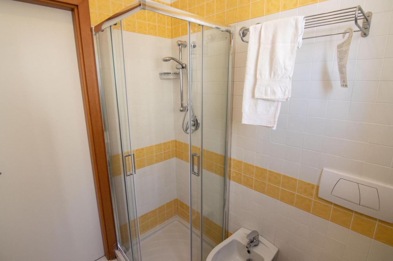 Hotel Adria Beach Римини Экстерьер фото