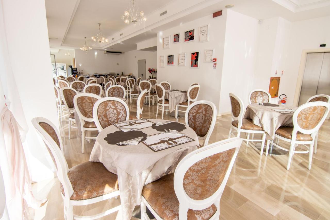 Hotel Adria Beach Римини Экстерьер фото