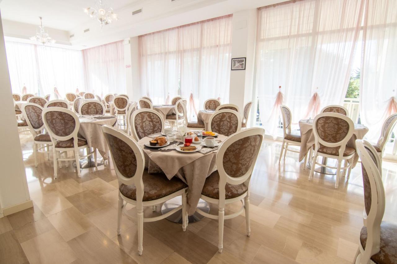 Hotel Adria Beach Римини Экстерьер фото