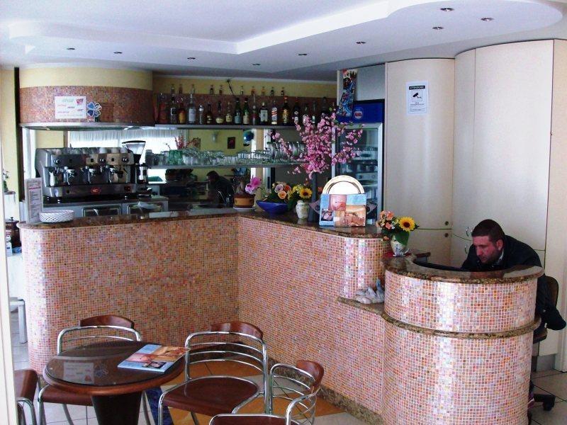 Hotel Adria Beach Римини Экстерьер фото