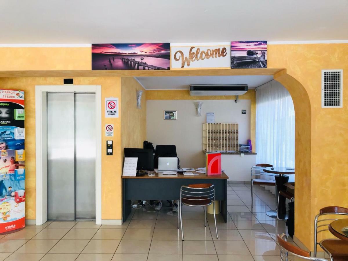 Hotel Adria Beach Римини Экстерьер фото