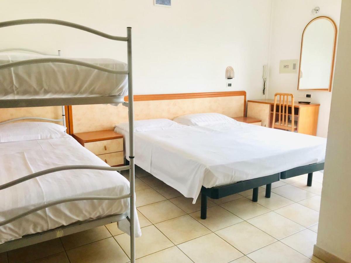 Hotel Adria Beach Римини Экстерьер фото