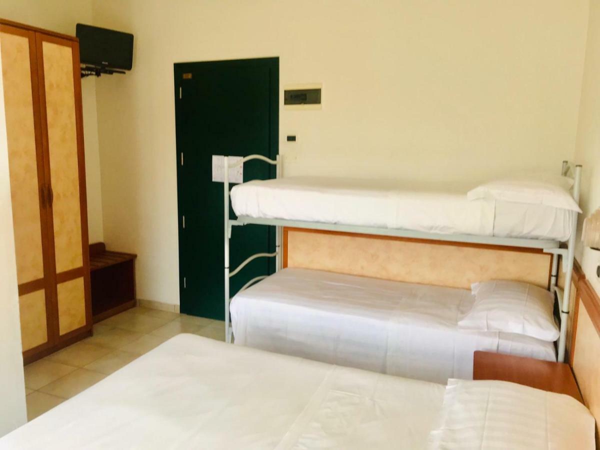 Hotel Adria Beach Римини Экстерьер фото